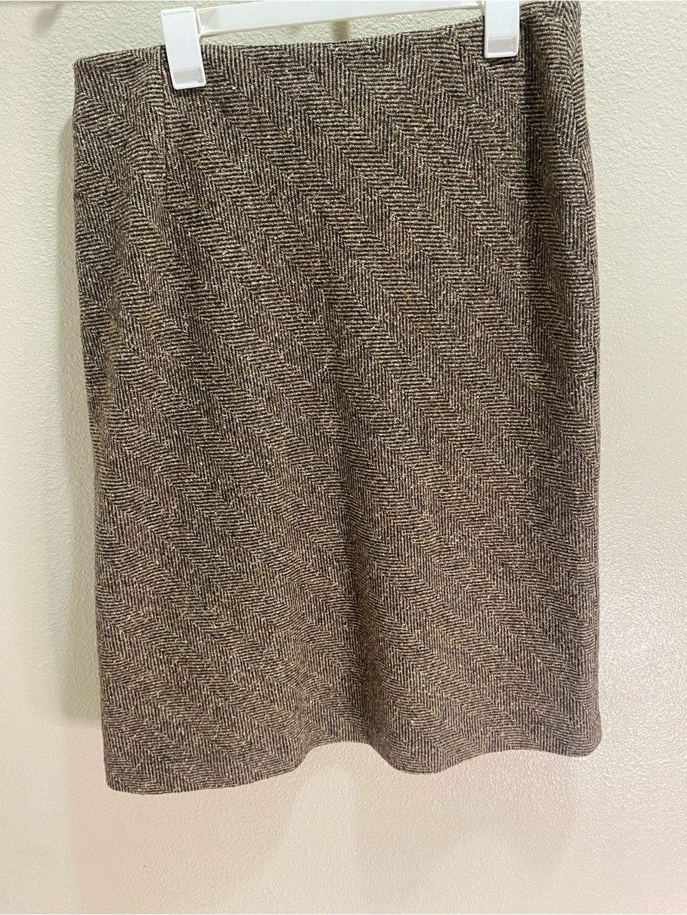 Classic/granola A-Line Herringbone Skirt in Brown 3% wool 27% nylon 20%silk